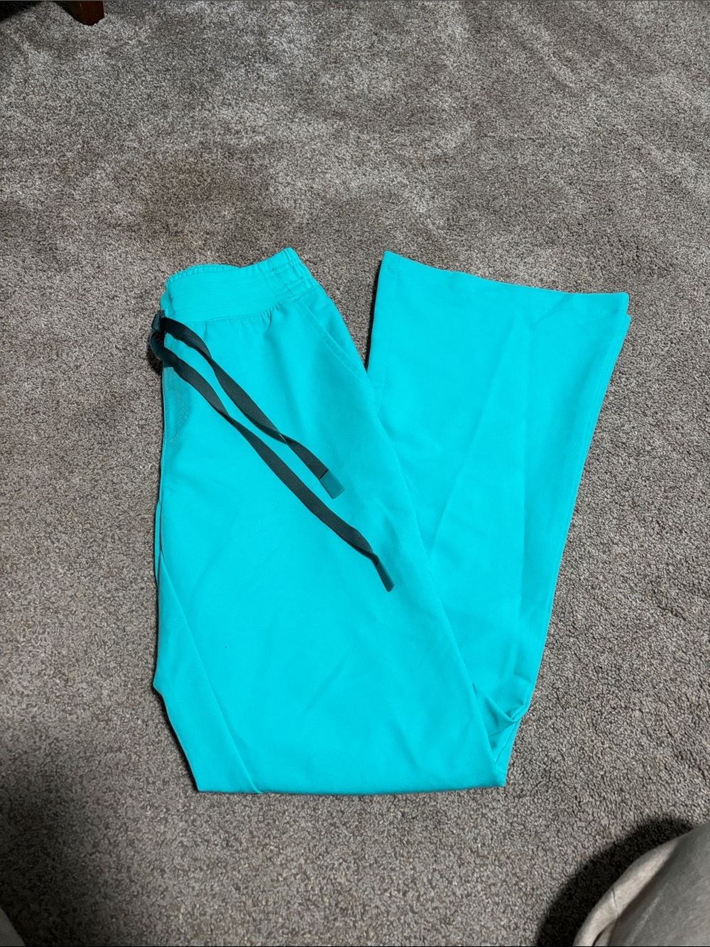 Women’s Figs Oasis scrub pants